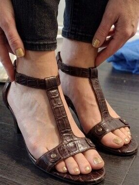 Vintage Y2K Nine West Leather Brown Croc-Embossed T-Strap Heels - (Sz 8.5)